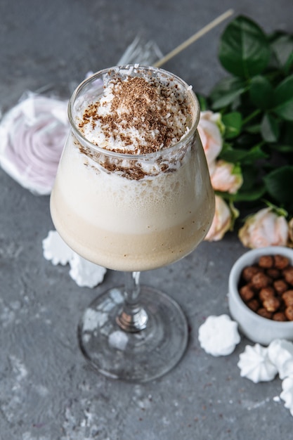 Foto caffè freddo con ghiaccio fresco al cioccolato