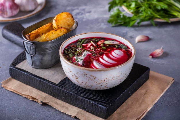 Photo cold summer beetroot soup with potato