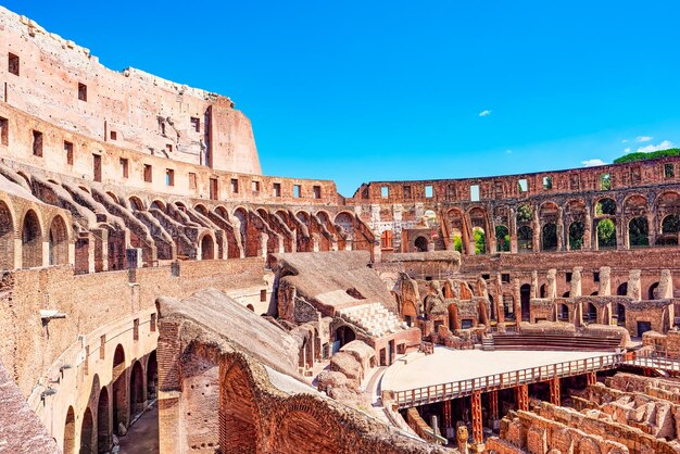 Foto il colosseo, l'antica, bellissima, incredibile roma.