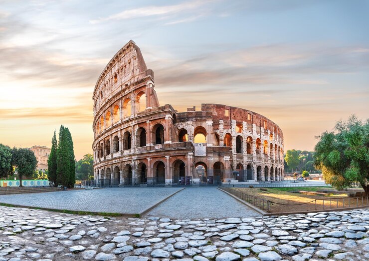 日の出のローマのコロシアム主な夏の景色ローマイタリア