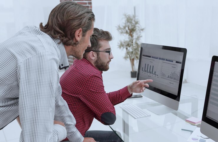 Photo colleagues discussing financial data