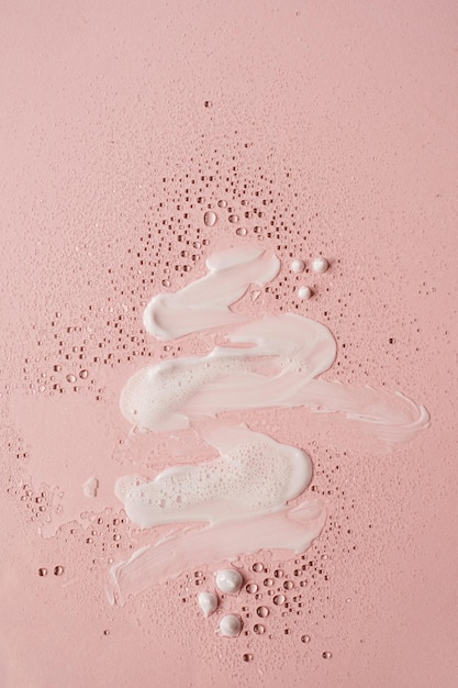 Коллекция косметического крема на розовом фоне Пятно пены для ухода за кожей Образец косметического макияжа Капля жидкого масла для ухода за кожей Крем в форме слезы