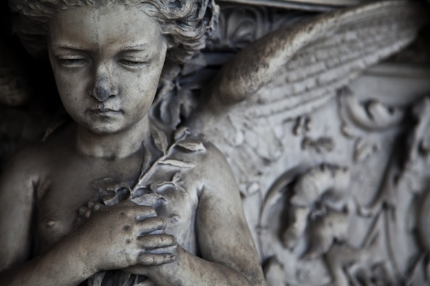 Коллекция самых красивых и трогательных образцов архитектуры европейских кладбищ.