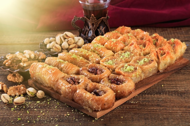 Коллекция традиционных восточных вкусных десертов. Десерты Рамадана