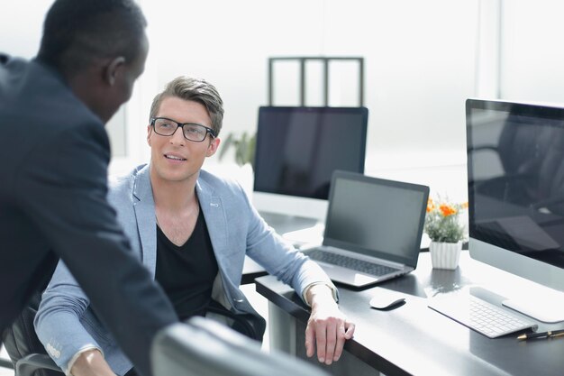 Collega's aan het woord op de werkvloermensen en technologie