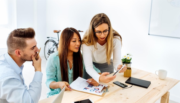 Collega's bespreken in office