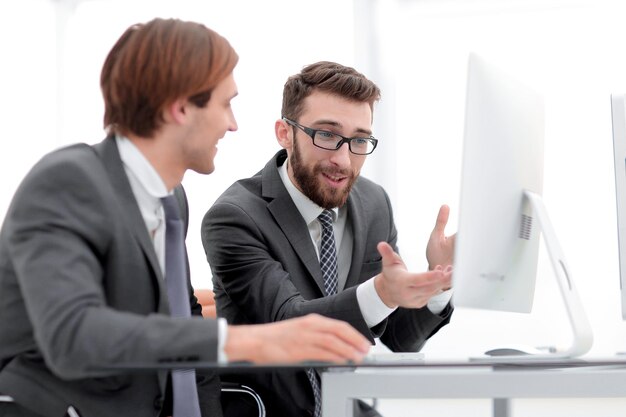 Collega's bespreken nieuwe gegevens