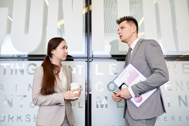 Collega's bij koffiepauze