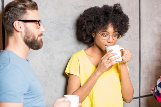 Collega's die een koffiepauze hebben