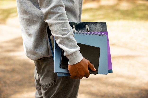 Photo college students cramming outdoor