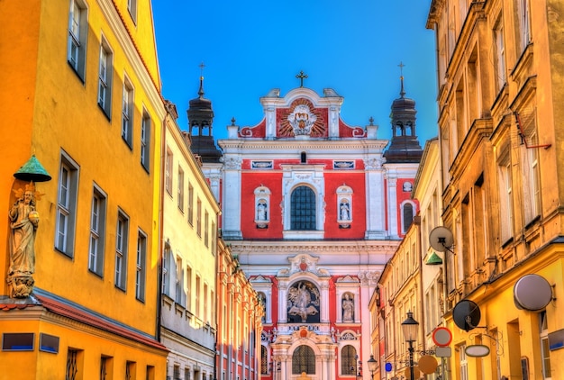 Foto chiesa collegiata di nostra signora del perpetuo soccorso e santa maria maddalena a poznan, polonia