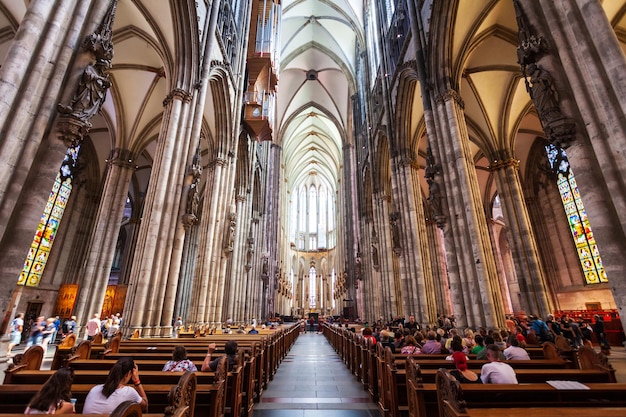 Interno della cattedrale di colonia in germania