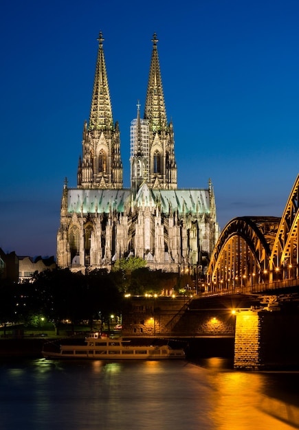 Photo cologne cathedral at night germany