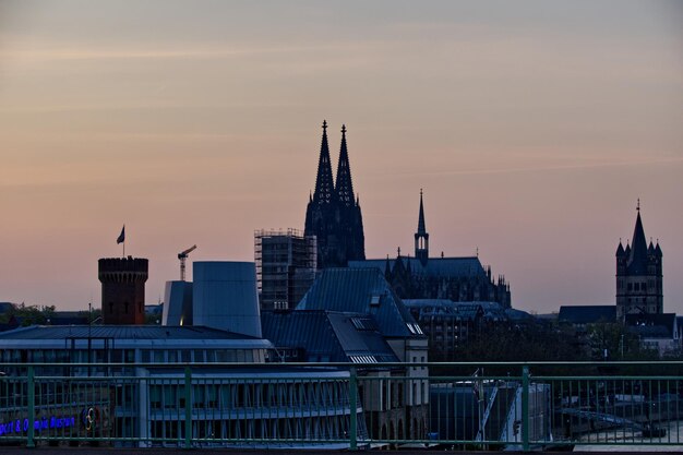 Photo cologne dome against sky at sunset