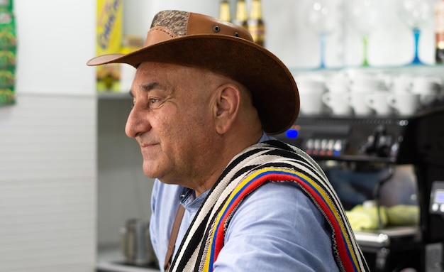 写真 帽子をかぶったコロンビアの起業家