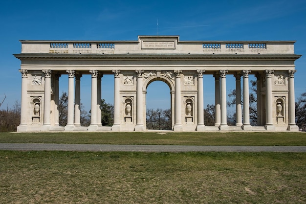Photo the colonnade on rajstna is a romantic classicist gloriet near valtice town czech republic