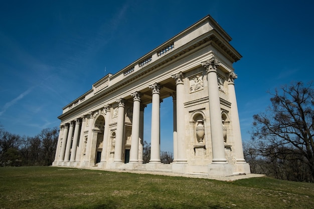 Photo the colonnade on rajstna is a romantic classicist gloriet near valtice town czech republic