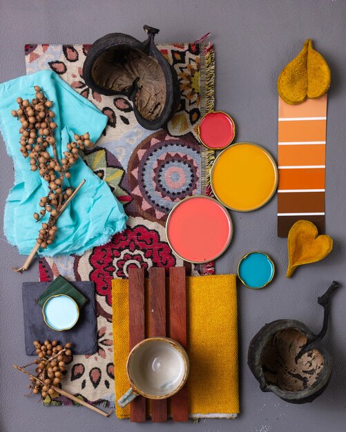 Foto moodboard con tavolozza di colori per l'interior design e l'arredamento