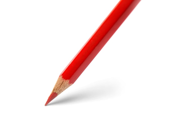 Цветной карандаш на белой бумаге