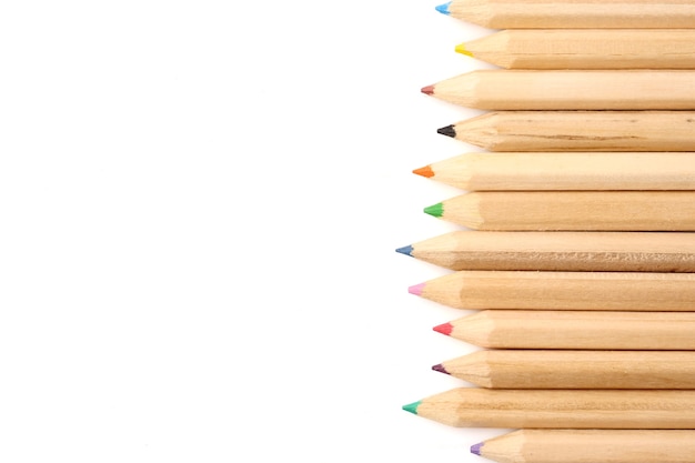 Цветные карандаши на белом фоне. Свободное место для текста