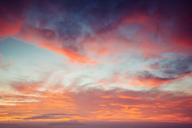 色のピンクの夕日