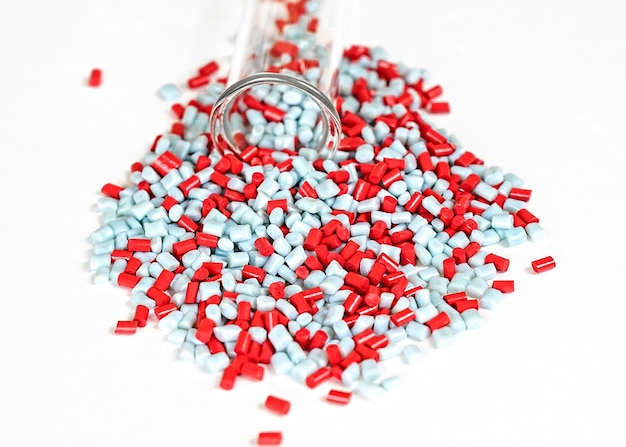 Colorant for plastic pigment in the granules