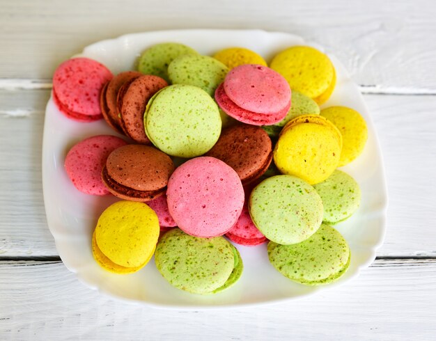 Colored almond cookies 