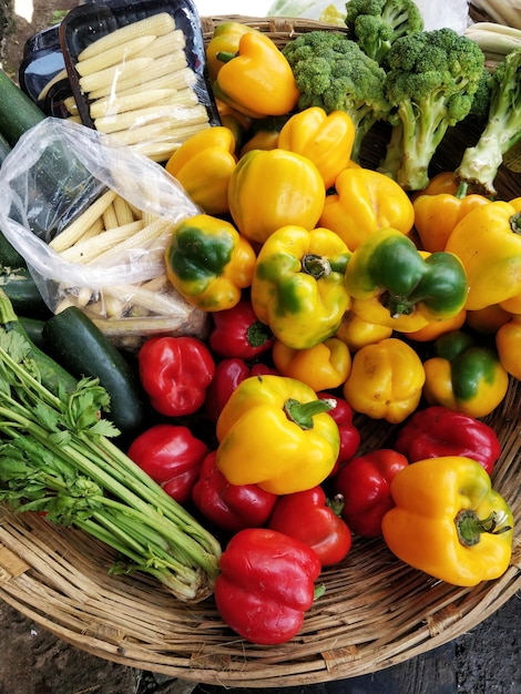 Colored bell peppers for sale in Mumbai