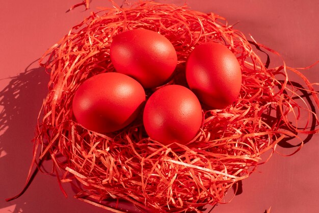 Colored eggs symbolize Easter in shades of red