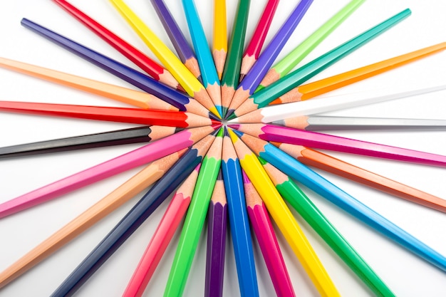 描画用の色鉛筆。教育と創造性。レジャーとアート