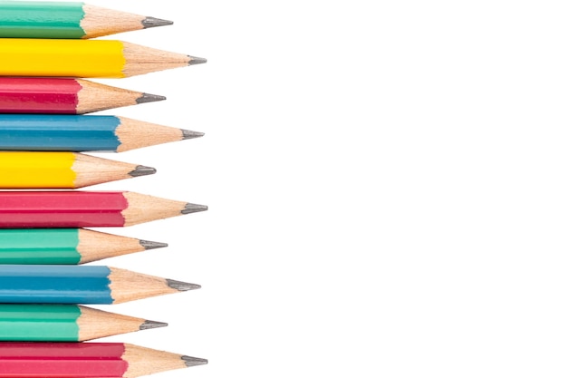 白い背景で隔離の色鉛筆