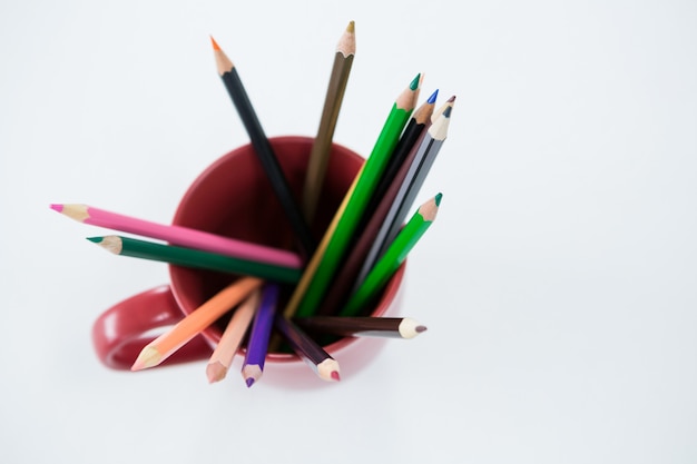 Цветные карандаши в кружке