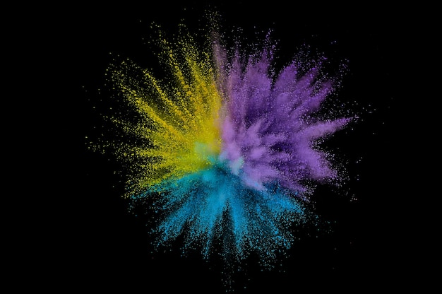 着色粉末爆発。背景に抽象的なクローズアップのほこり。カラフルな爆発。ホーリーを描く