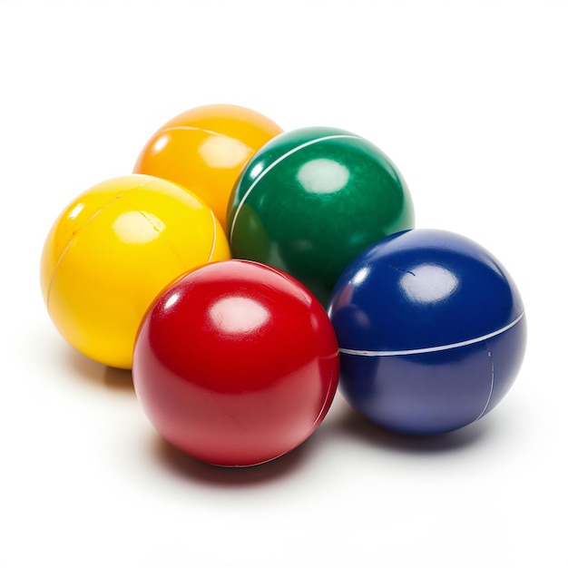 Foto palline giocattolo colorate isolate su uno sfondo bianco studio shot