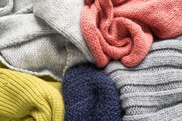 Cose a maglia calde colorate