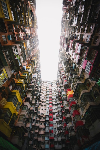 Photo colorful apartments in hong kong