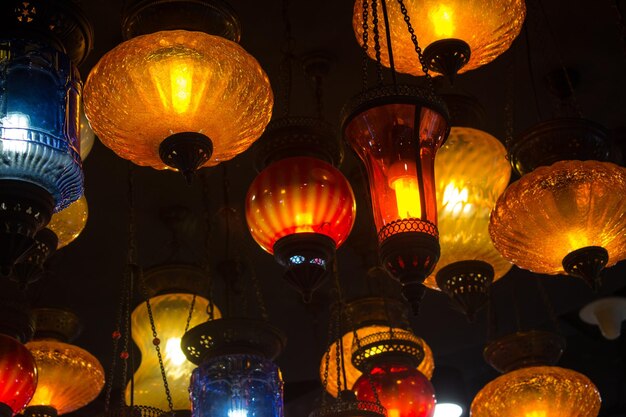 Photo colorful arabic lanterns in market