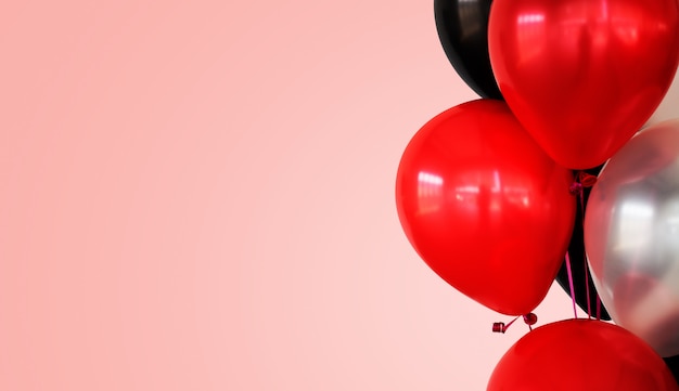 Photo colorful balloons on pink background