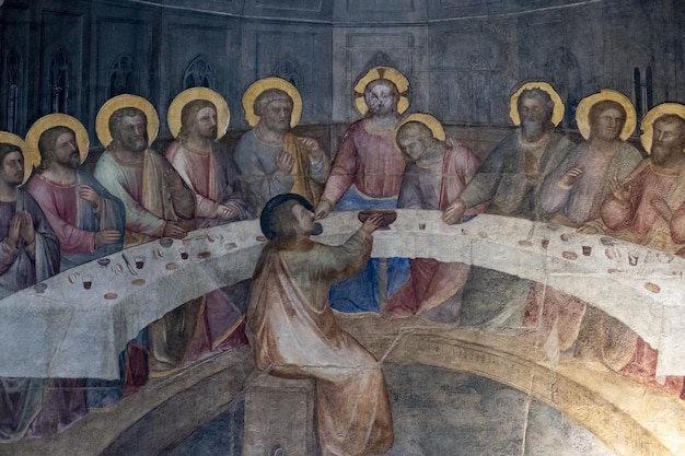 サンタ・マリア・アサンタ大聖堂のカラフルな聖書の壁画 ジュスト・デ・メナブオイ