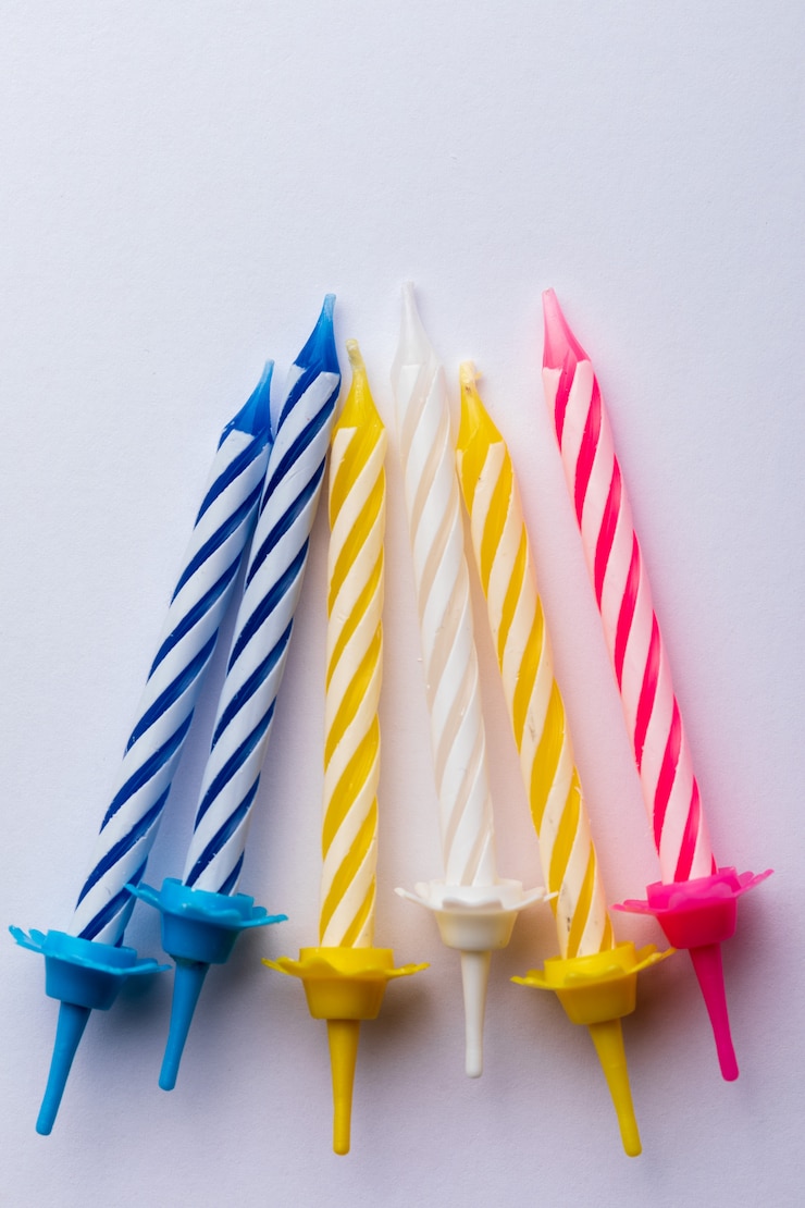 Photo colorful birthday candles