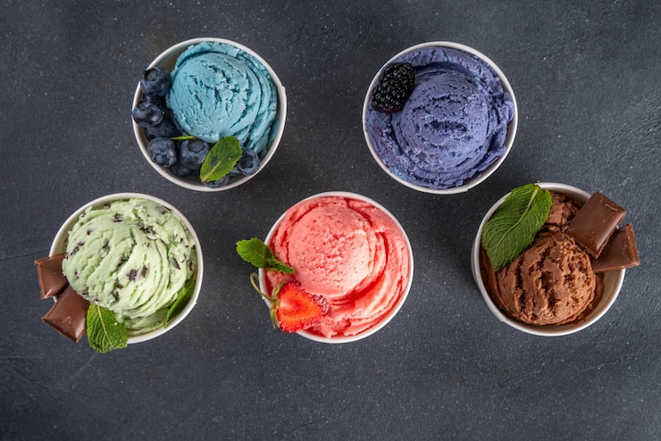 Photo colorful bright ice cream on bowls with waffle cones