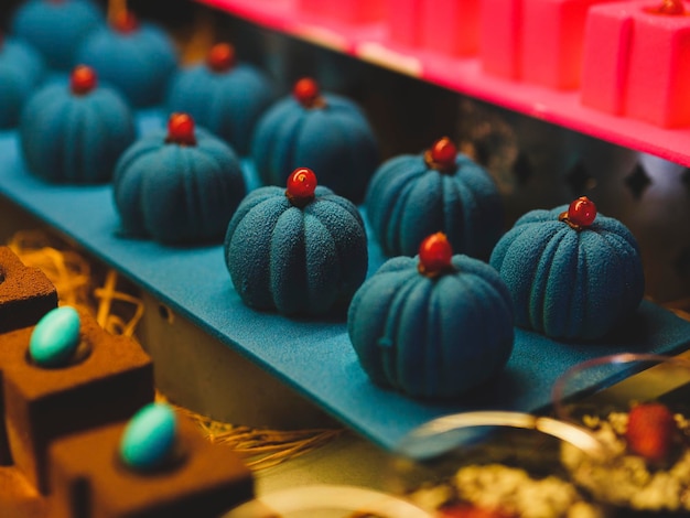 Photo colorful cakes at a hotel buffet