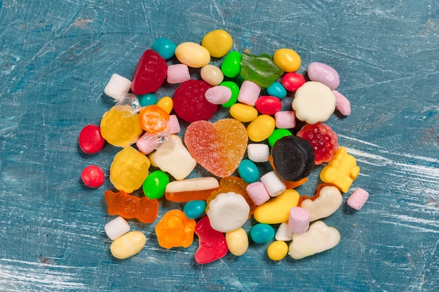 Разноцветные конфеты смешанные