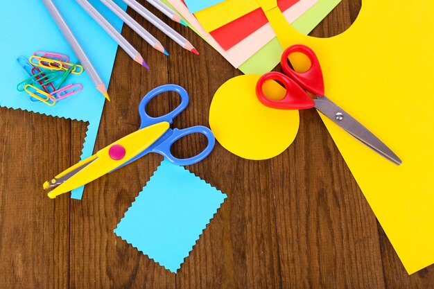 Photo colorful cardboard and scissors on table closeup