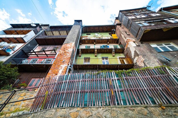 Foto colorata architettura caotica di una piccola città