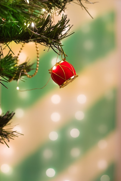 カラフルなクリスマスと新年の背景の壁紙またはtexのコピースペースとデザインのテンプレート
