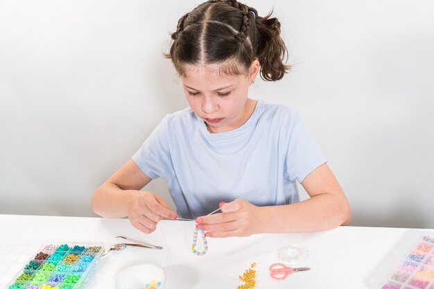 창의적 인 어린이 팔 ⁇  제작 을 위한 다채로운 점토 구슬 세트