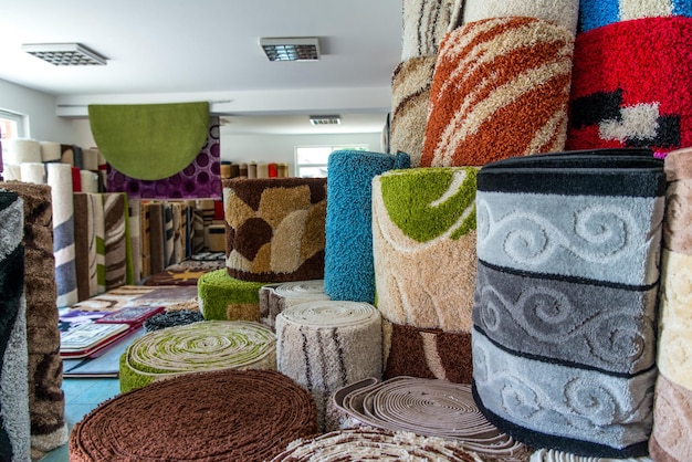 카펫과 양탄자의 다채로운 컬렉션 접혀 질감 카펫 표면 세부 사항 특정 보기 표시