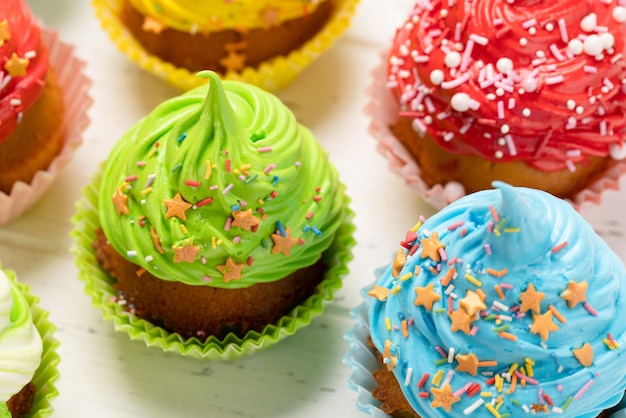 Photo colorful cupcakes