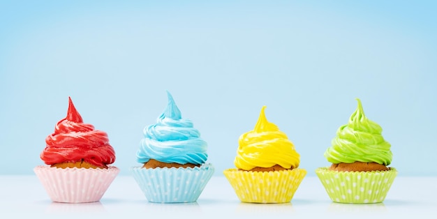 Photo colorful cupcakes